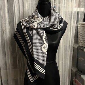Peter Nygard Black and White Patterned Scarf